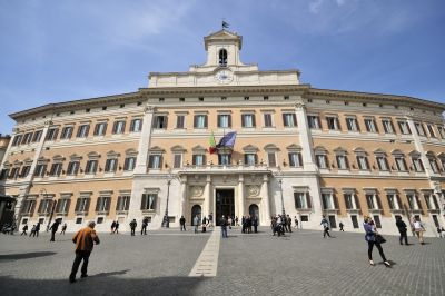 b_400_267_16777215_00_images_immagini-articoli_Montecitorio_-_panoramio.jpg