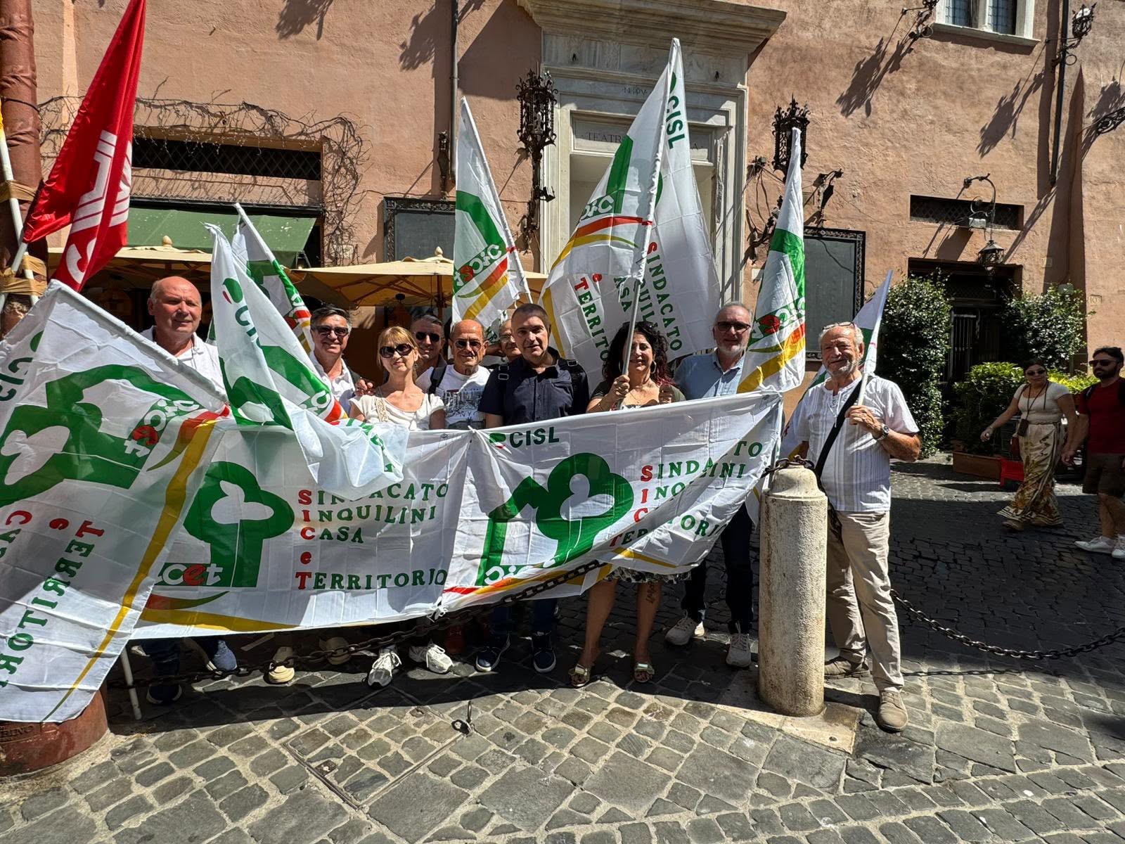 Piano Casa, buona adesione al presidio unitario dei sindacati e delle associazioni degli inquilini